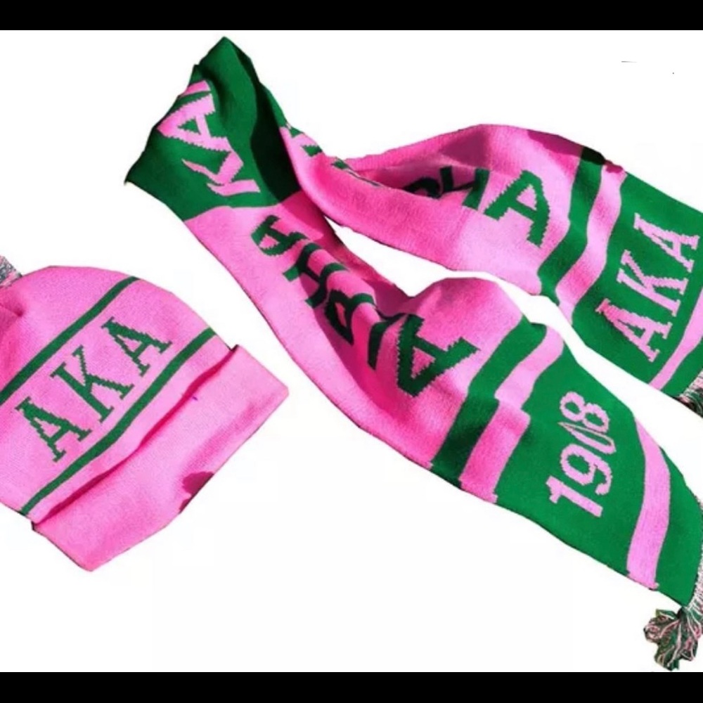 A.k.a. scarf and hat sit